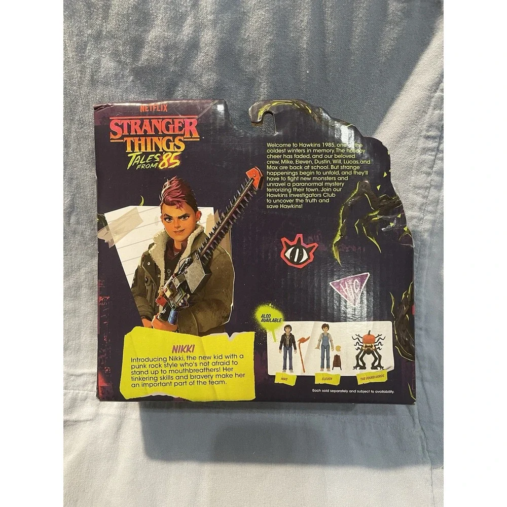 NEW Netflix Stranger Things Tales from '85 Flashlight Nikki Baxter & Accessories